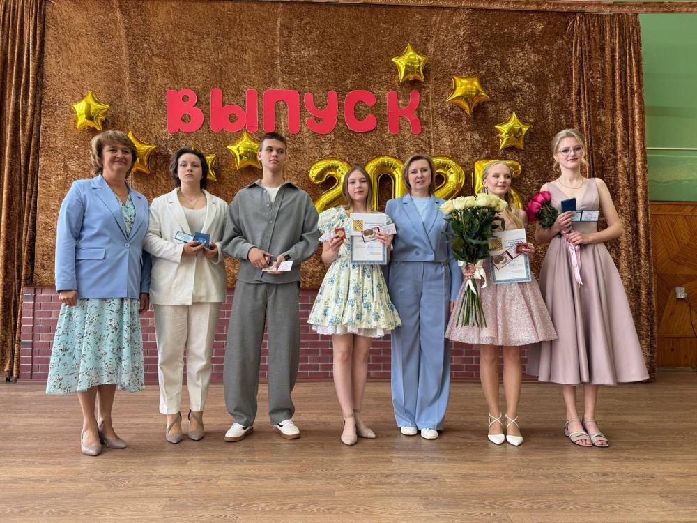 Яркий выпускной в первом лицее