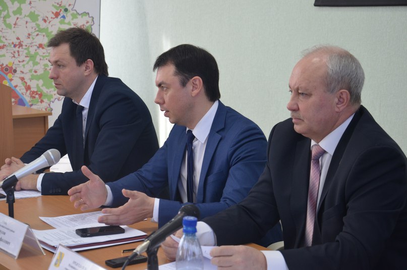 На заседании муниципального совета городского поселения приняли отчеты председателя совета Сергея Ершова и главы поселения Владимира Федорова