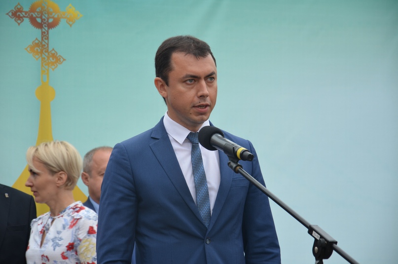 «Мир и клир» на площади Мира