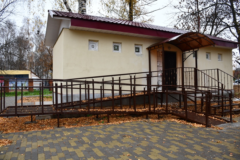 В левобережье Тутаева ищут возможность повысить функциональность хоккейного корта и использовать его не только в зимнее, но и в летнее время