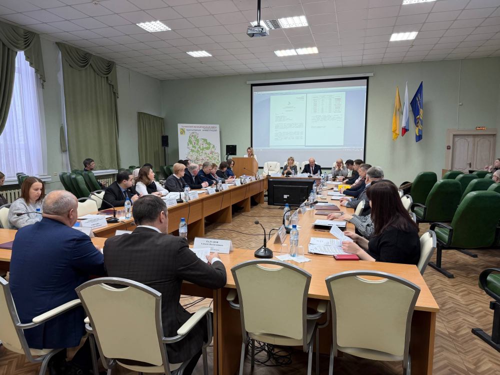 Первый муниципальный совет: депутаты активно включились в работу