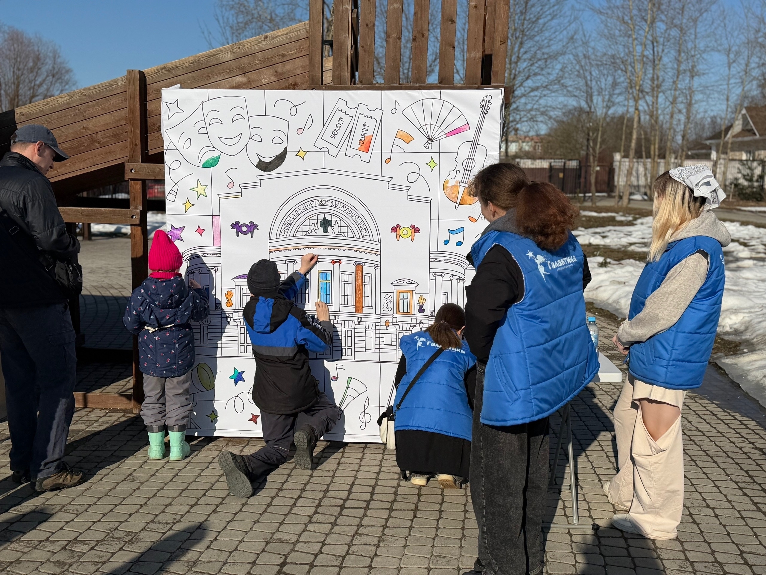«Волшебная страна - театр»: праздник-ярмарка в Центральном парке