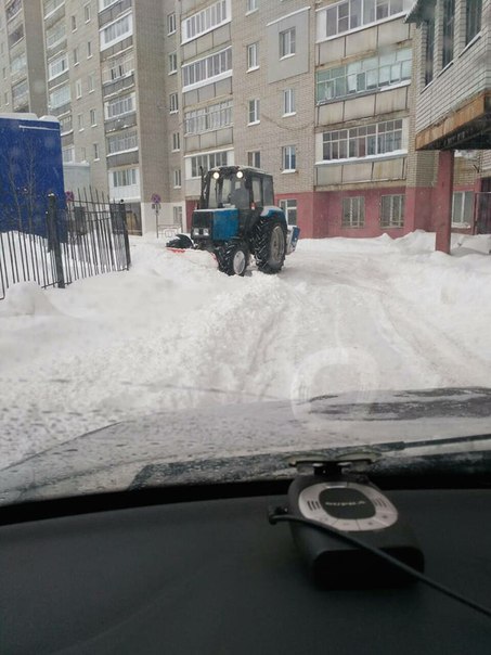 В Тутаеве ликвидируют последствия снегопада