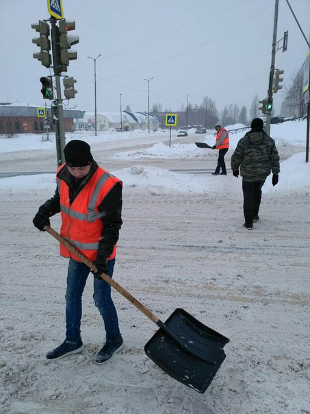 В Тутаеве ликвидируют последствия снегопада