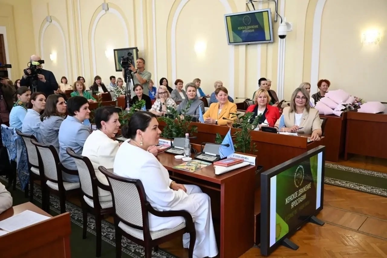 Губернатор и председатель региональной Думы поздравили представителей Союза женщин России