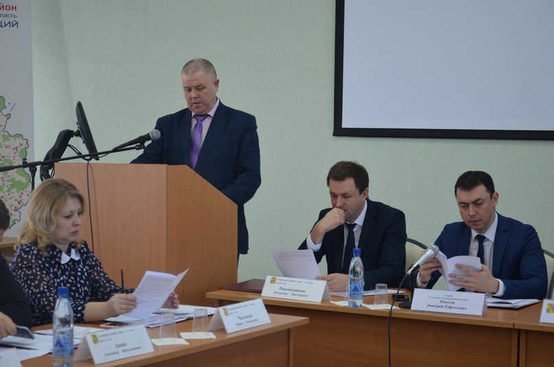 На заседании муниципального совета городского поселения приняли отчеты председателя совета Сергея Ершова и главы поселения Владимира Федорова