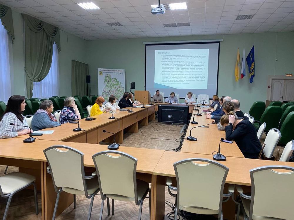 Как увековечить память земляков решали жители округа в администрации