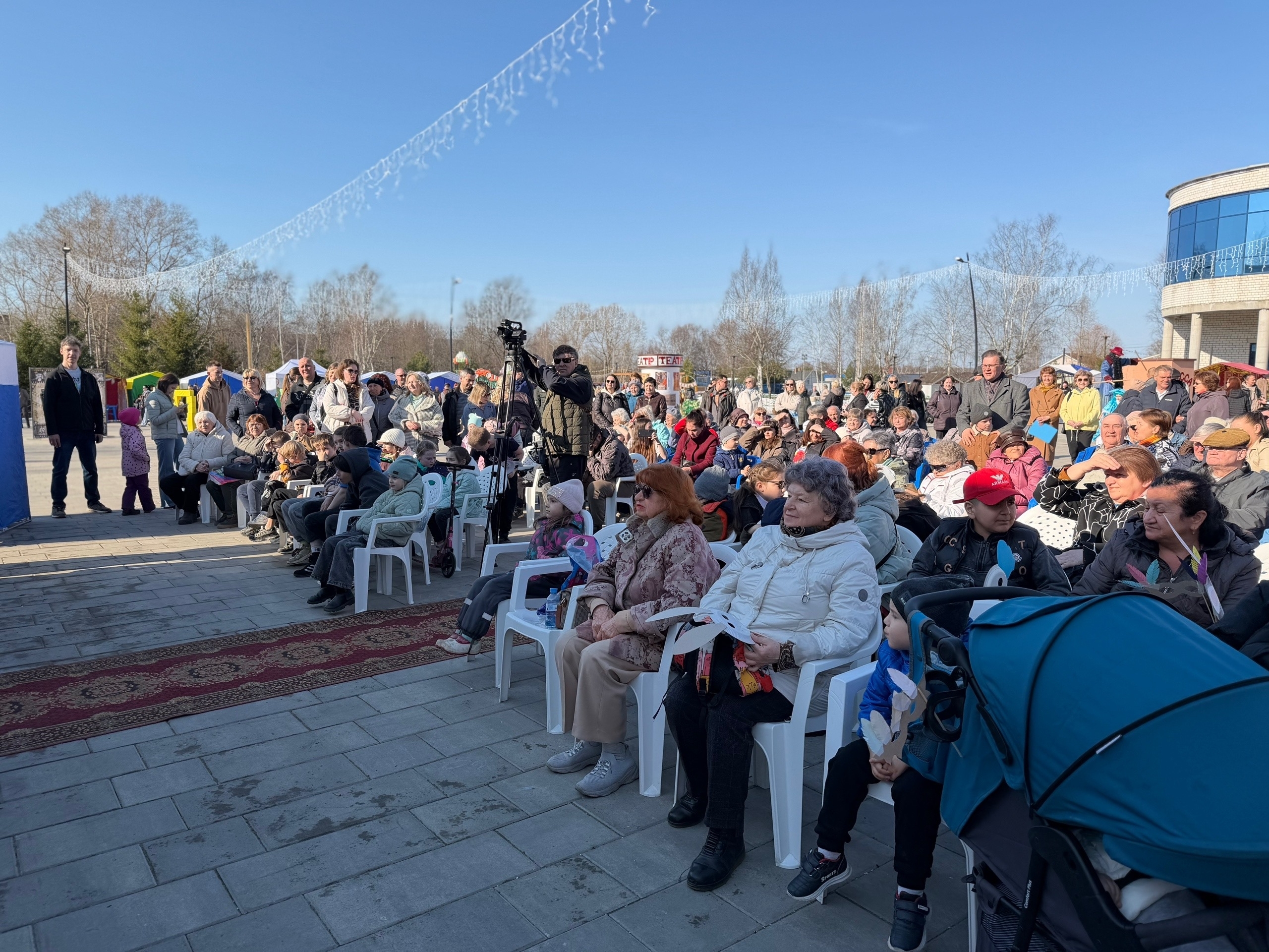 «Волшебная страна - театр»: праздник-ярмарка в Центральном парке