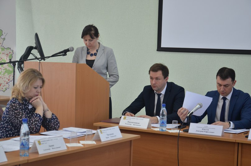 На заседании муниципального совета городского поселения приняли отчеты председателя совета Сергея Ершова и главы поселения Владимира Федорова