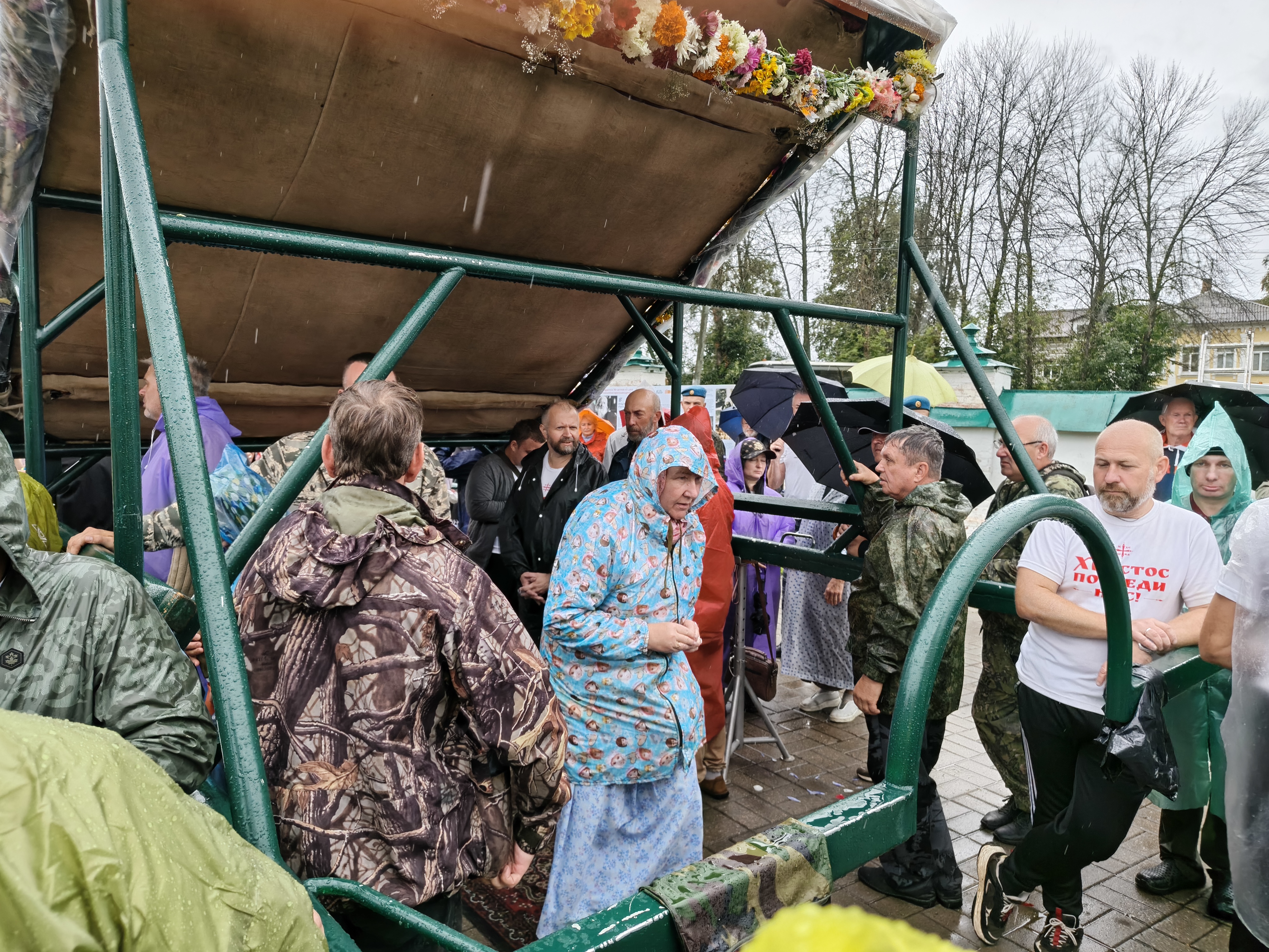 Тысячи паломников прошли крестный ход со Спасом