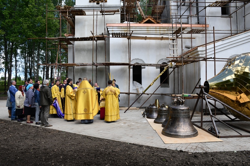 Сегодня в Никульском совершили обряд освящения колоколов к храму святителя Николая