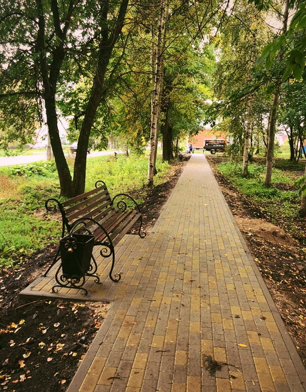 Городской парк левобережного Тутаева в этом году преобразился, его благоустройство было долгожданным для жителей романовской стороны