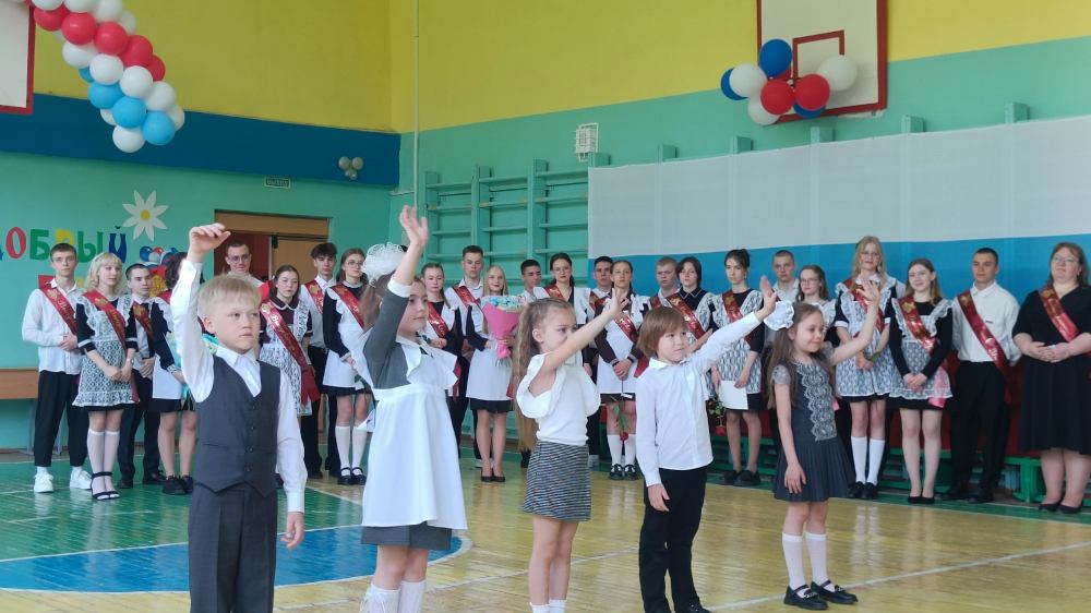 Первые шаги во взрослую жизнь: школьные годы остаются в сердце навсегда 
