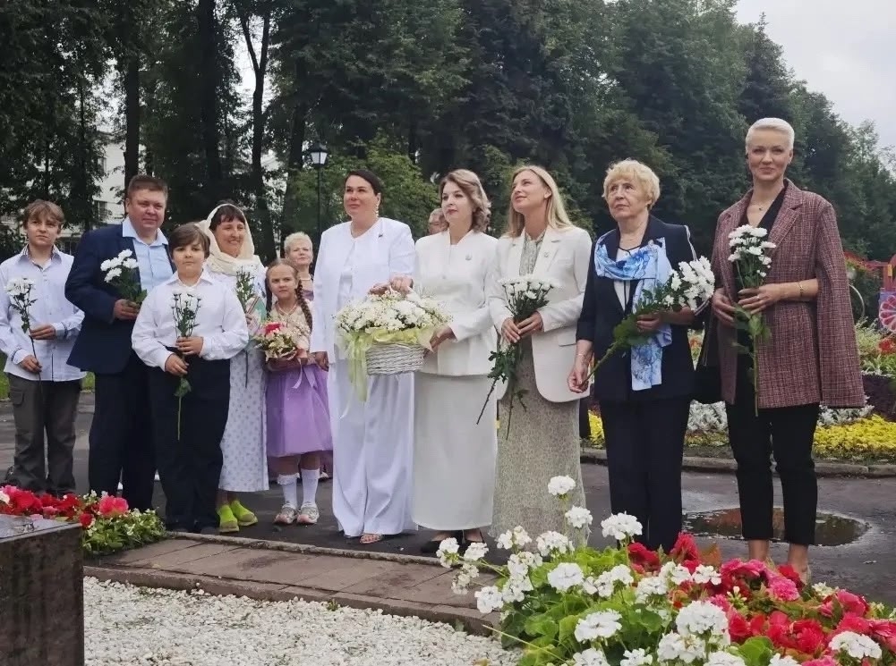 Губернатор и председатель региональной Думы поздравили представителей Союза женщин России