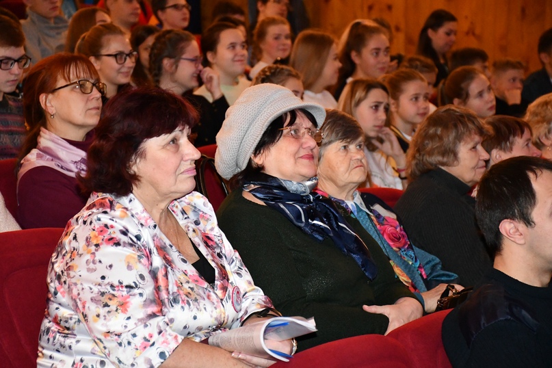 В субботу, 10 ноября, Тутаев погрузился в атмосферу добра, все волонтеры района собрались во Дворце культуры на II Добровольческий форум