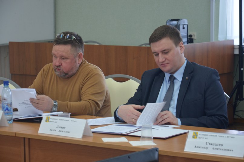На заседании муниципального совета городского поселения приняли отчеты председателя совета Сергея Ершова и главы поселения Владимира Федорова