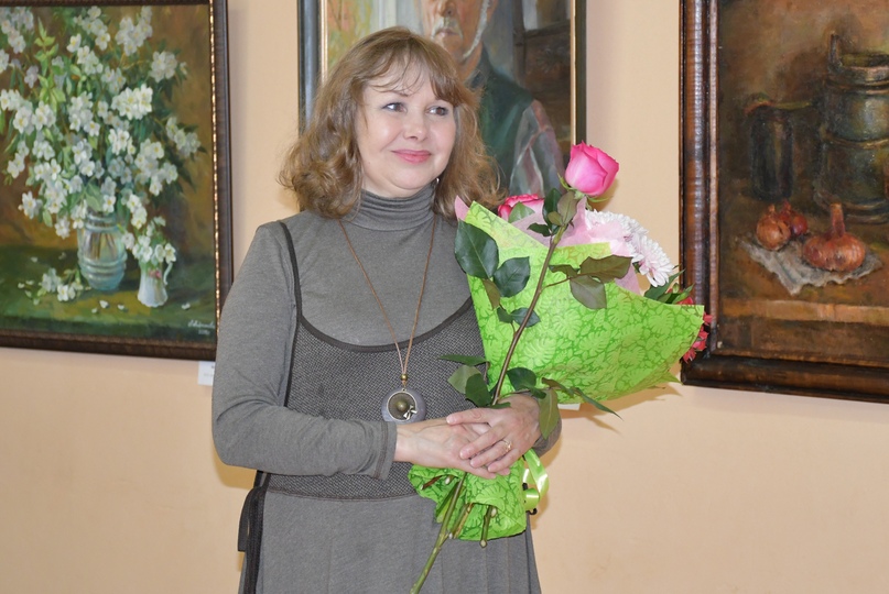 В молодежном центре «Галактика» открылась выставка картин известной тутаевской художницы Лидии Адриановой