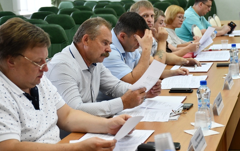 Сегодня состоялось тринадцатое очередное заседание районного муниципального совета под председательством Михаила Ванюшкина