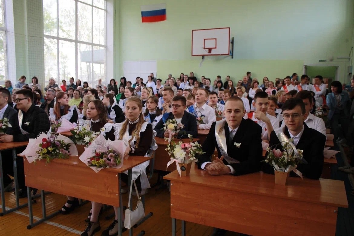 Во всех школах Тутаевского района состоялись торжественные линейки, посвященные празднику Последнего звонка