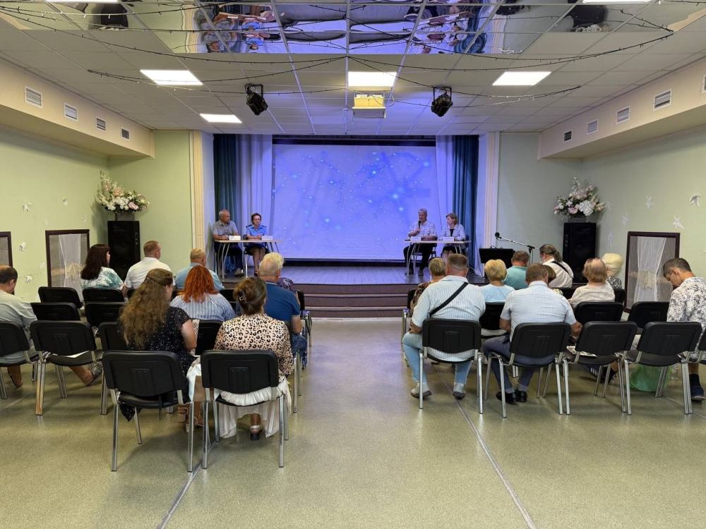 Общественная палата провела заседание в Левобережье