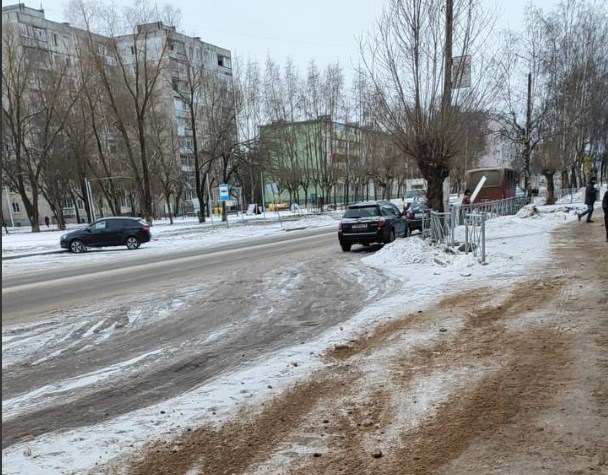 В Тутаевском районе проводятся работы по обработке тротуаров, улиц и дорог