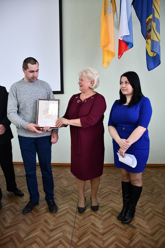 Молодым семьям в Тутаеве вручили денежные сертификаты на покупку и строительство жилья