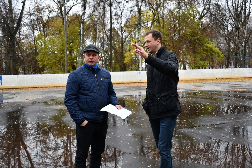 В левобережье Тутаева ищут возможность повысить функциональность хоккейного корта и использовать его не только в зимнее, но и в летнее время