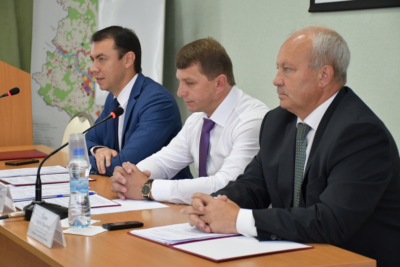Сегодня состоялось тринадцатое очередное заседание районного муниципального совета под председательством Михаила Ванюшкина