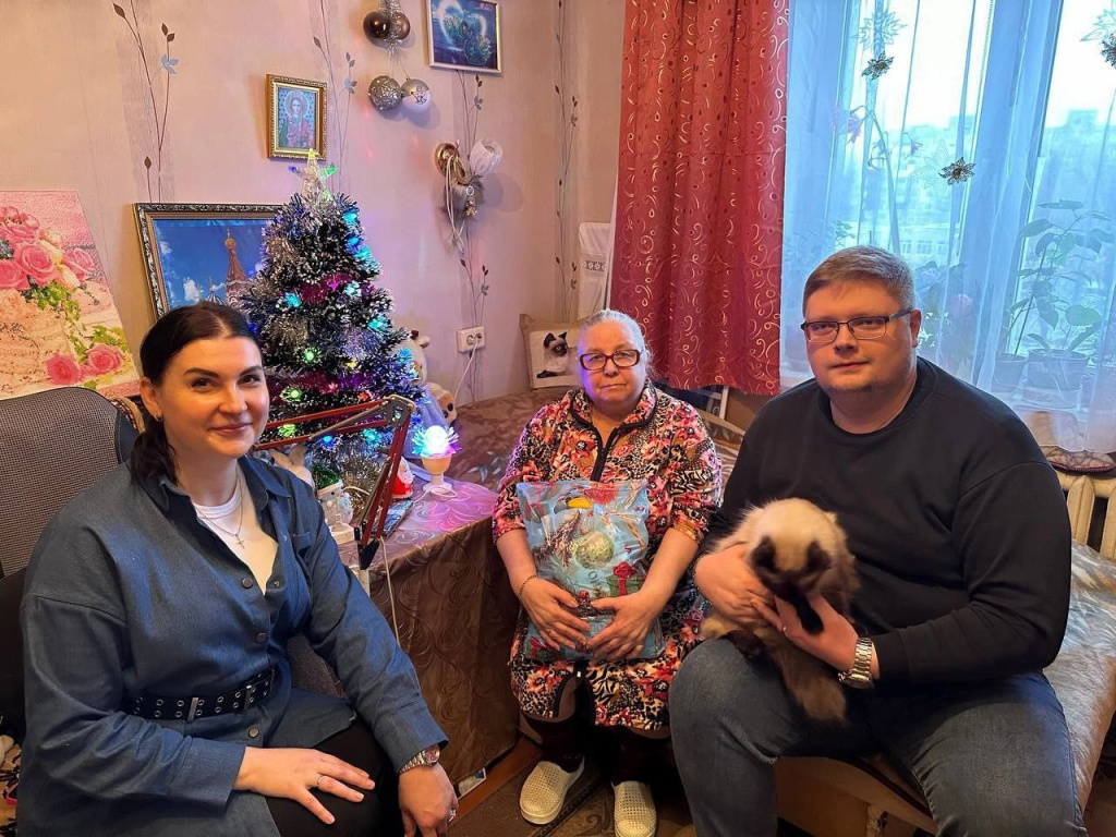 1.Фото 1 Поздравление пожилых.jpeg