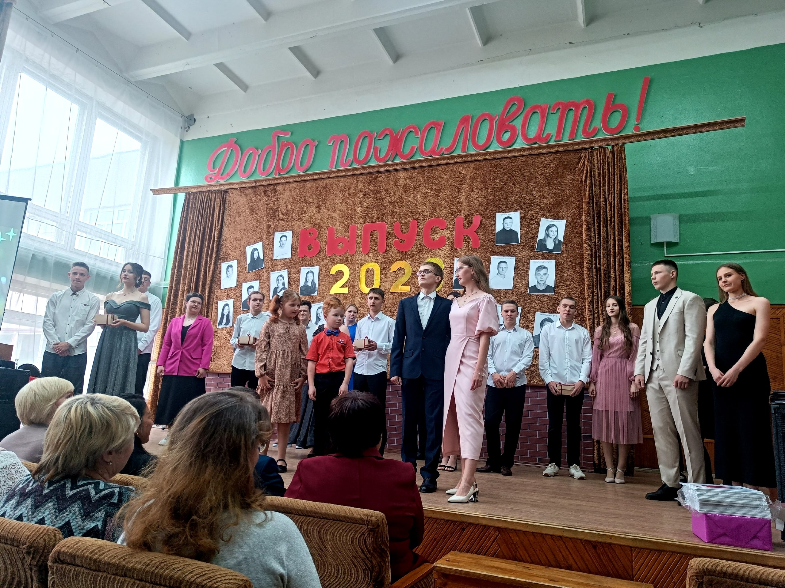 Первые шаги во взрослую жизнь: школьные годы остаются в сердце навсегда 