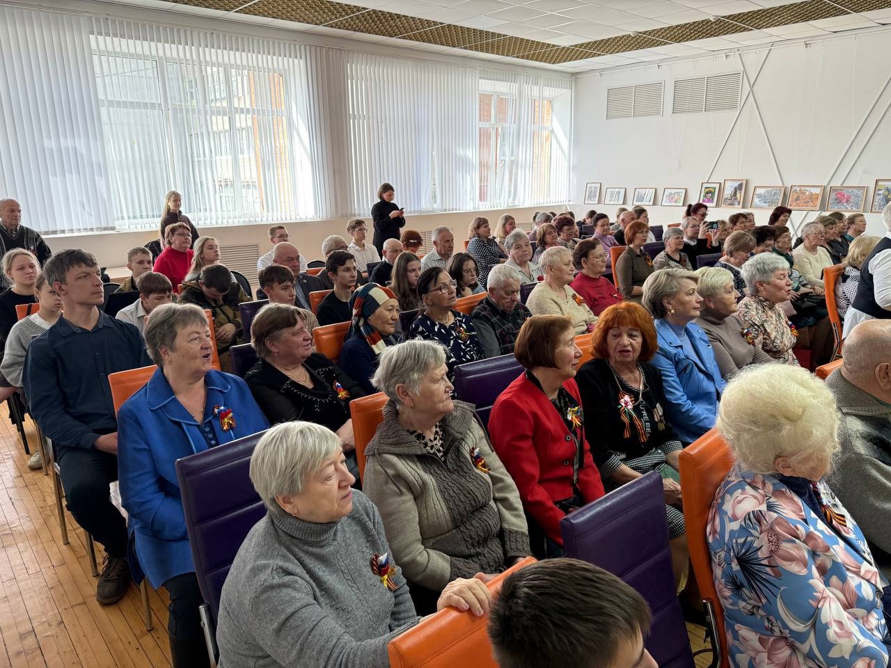 Уважаемые ветераны, с Днем Победы!