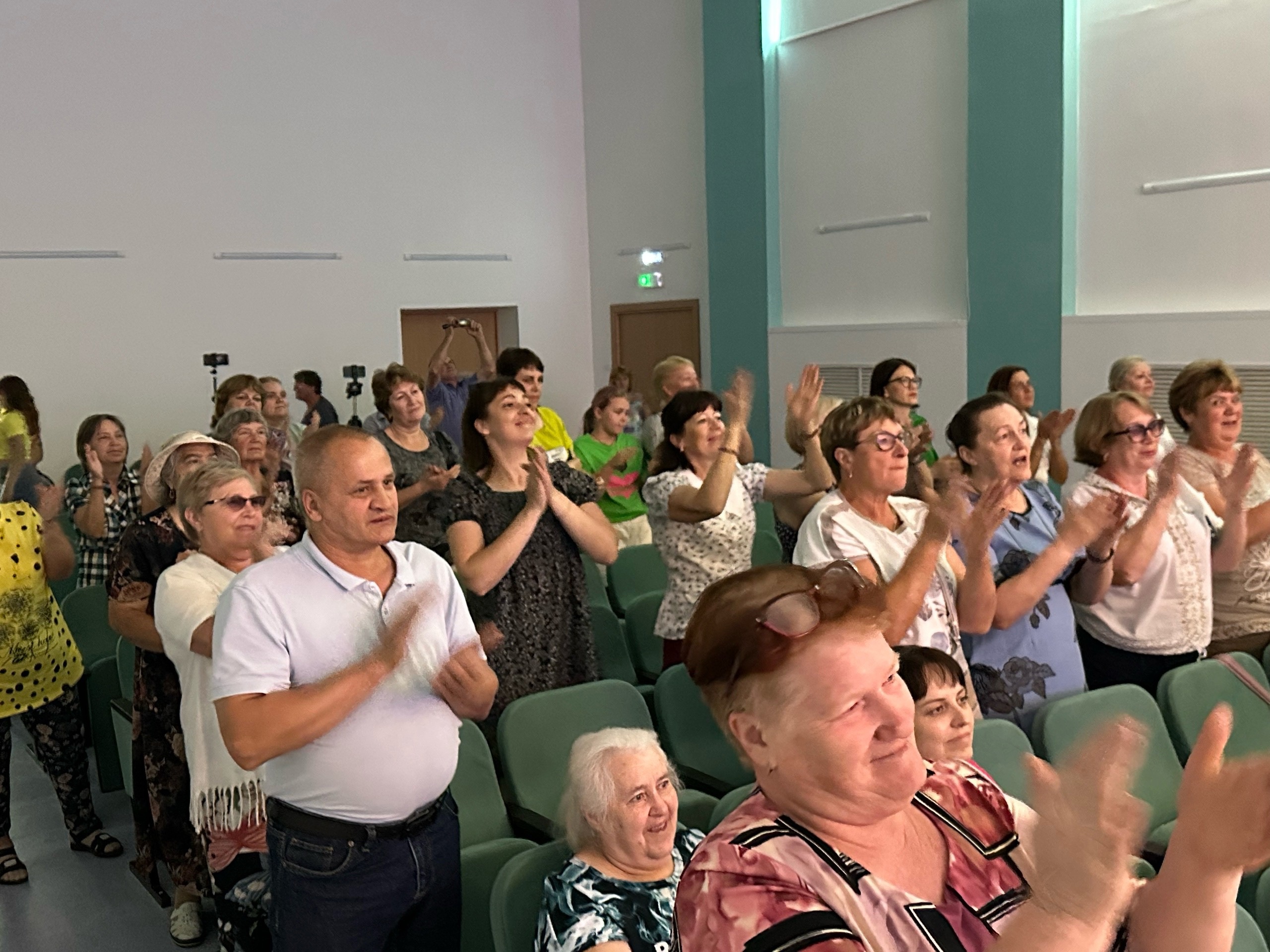 «Отрада» подарила праздник жителям Емишева