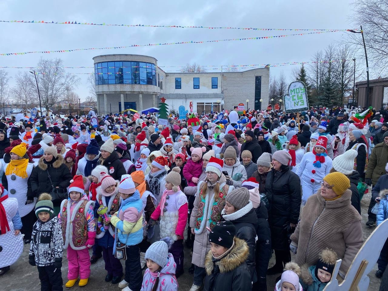 Снеговики покорили Тутаев! Зимнее шествие подарило городу море позитива