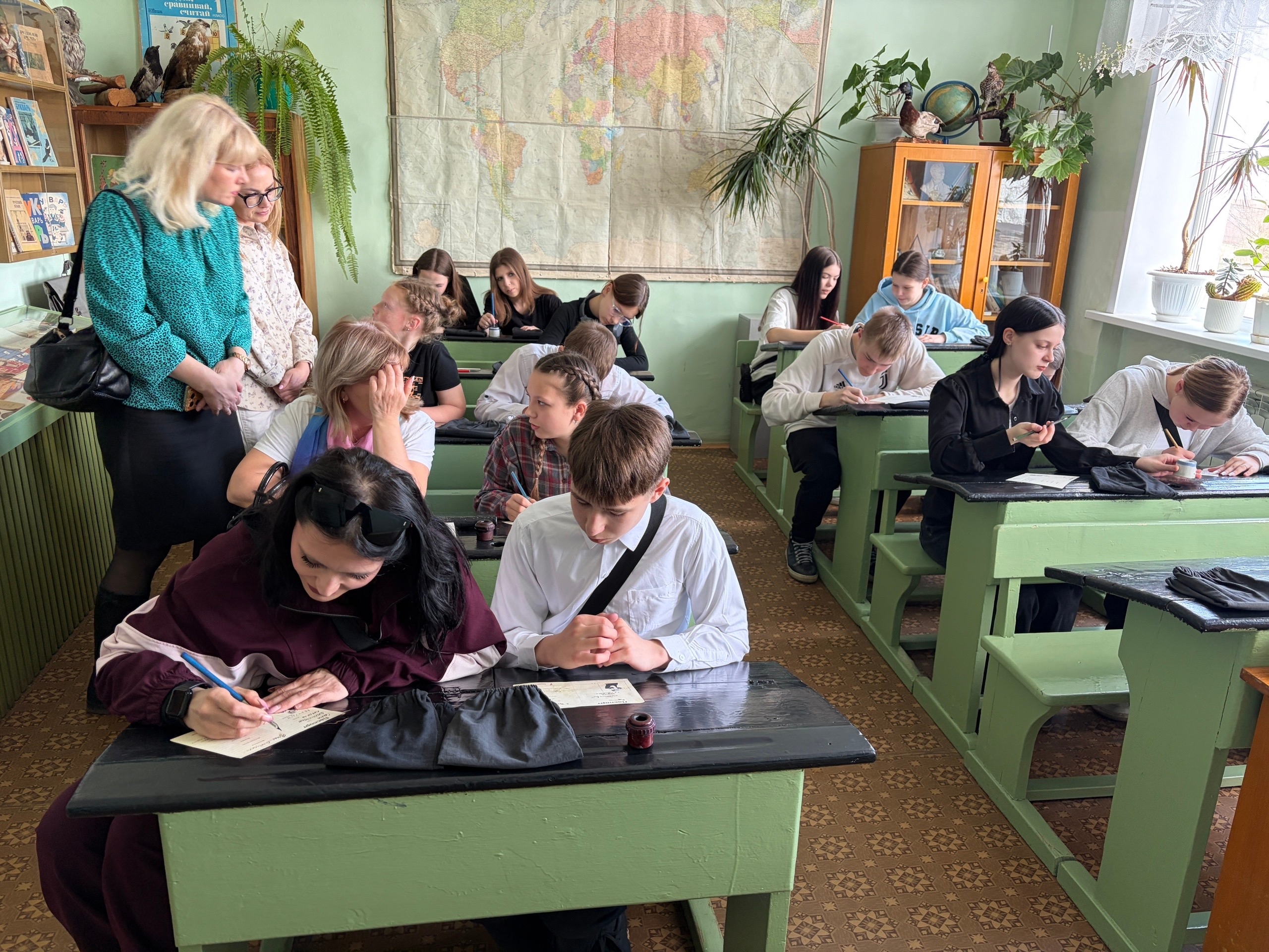 Первые паспорта вручили Первым