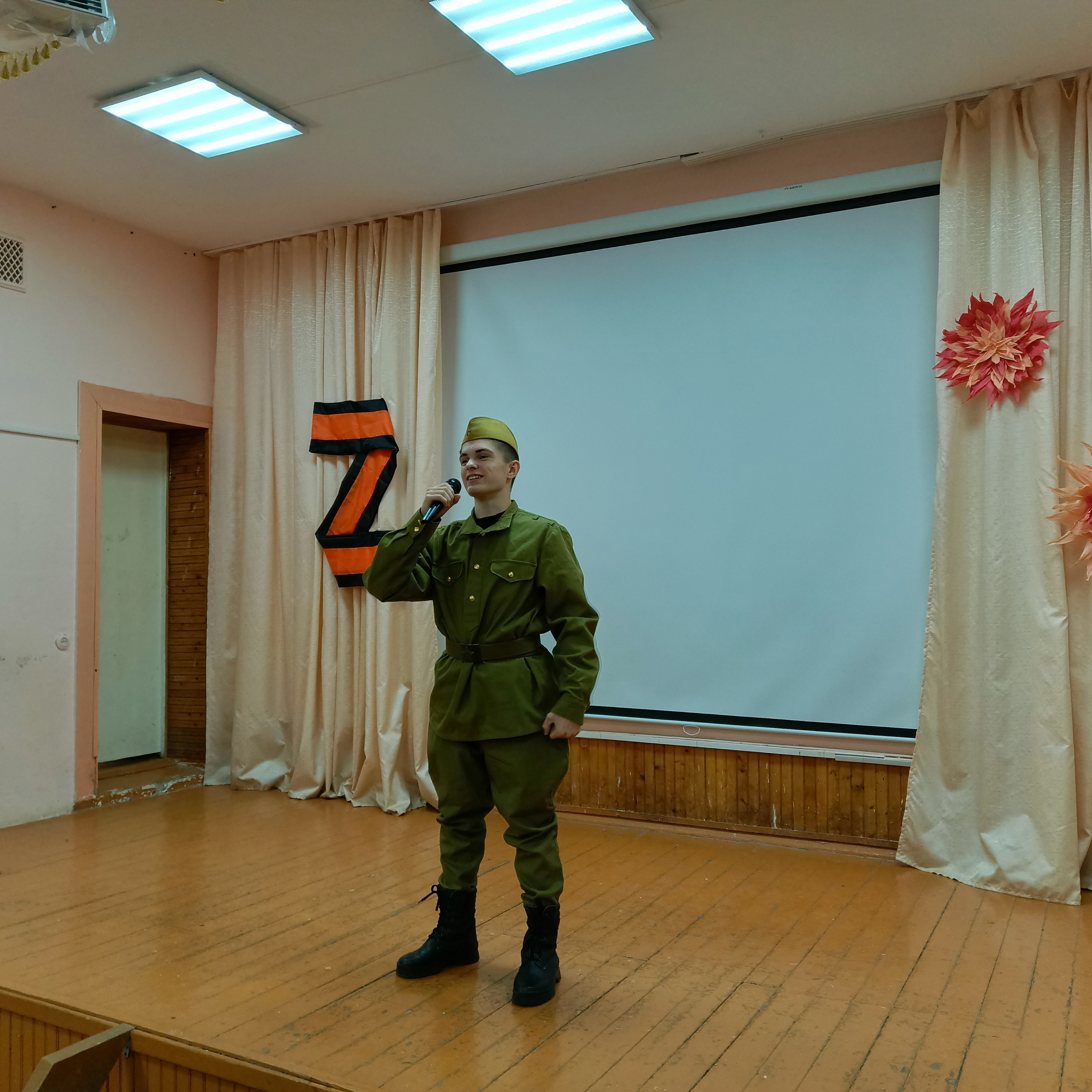 Учитель вернулся со специальной военной операции и встретился с кадетами