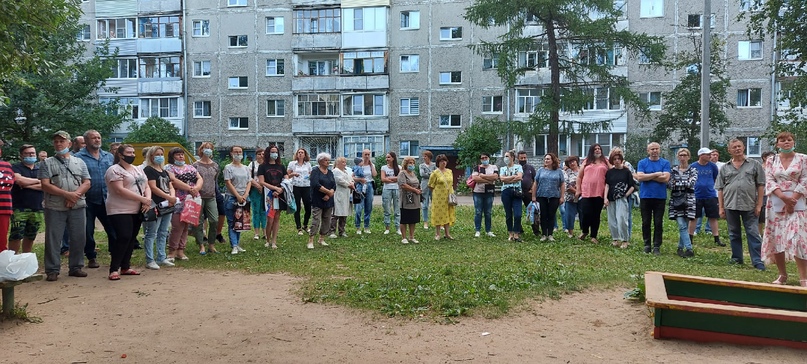 Сейчас в Тутаеве проходит собрание с жителями домов по улице Комсомольская 46,48 50, 54 по губернаторскому проекту "Решаем Вместе" на 2022 год