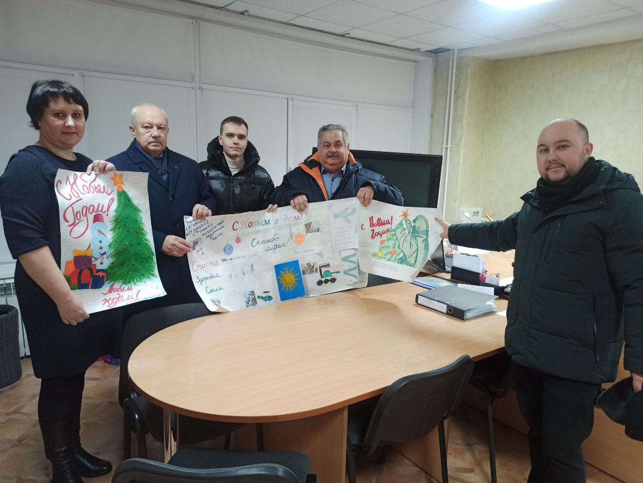 Жители Тутаевского района при поддержке Сергея Ершова, Эдуарда Снежкова и Александра Горинского собрали и отправляют нашим бойцам-землякам новогодние подарки