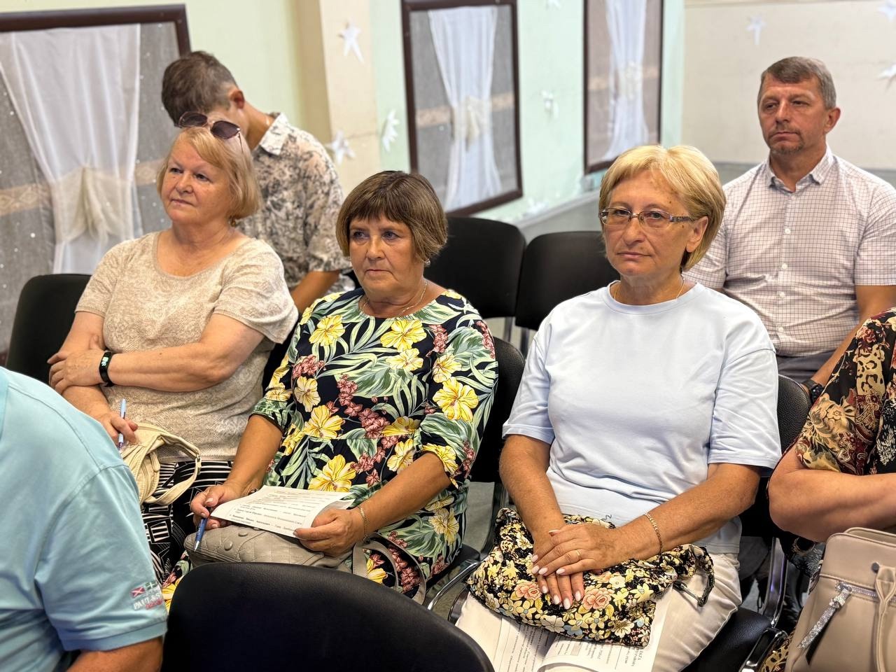 Общественная палата провела заседание в Левобережье