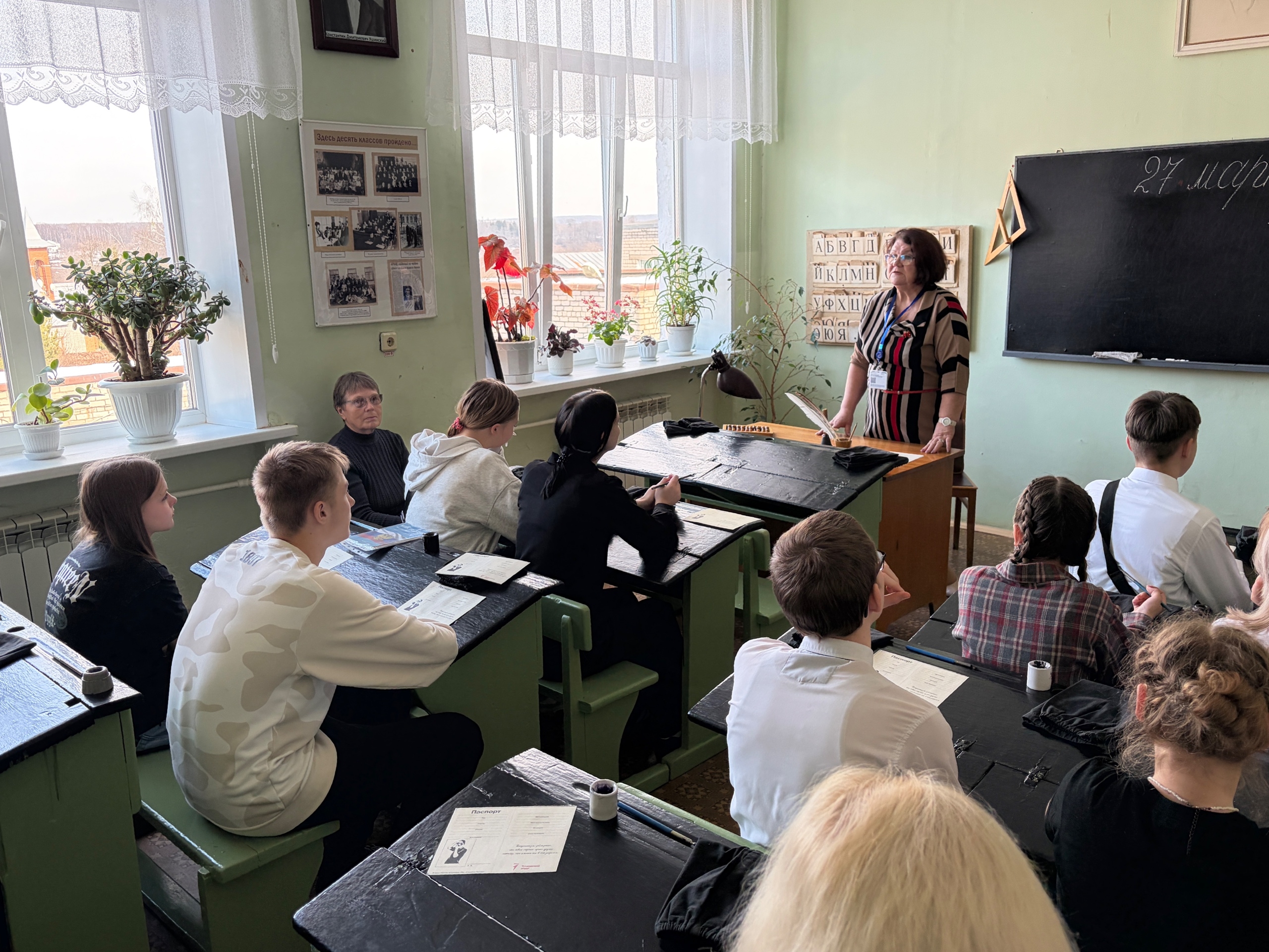 Первые паспорта вручили Первым