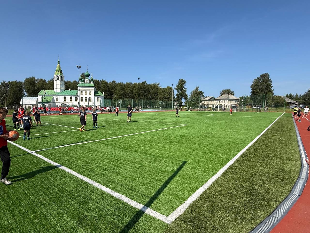 На Леонтьевском поле разыграли Летний кубок по футболу