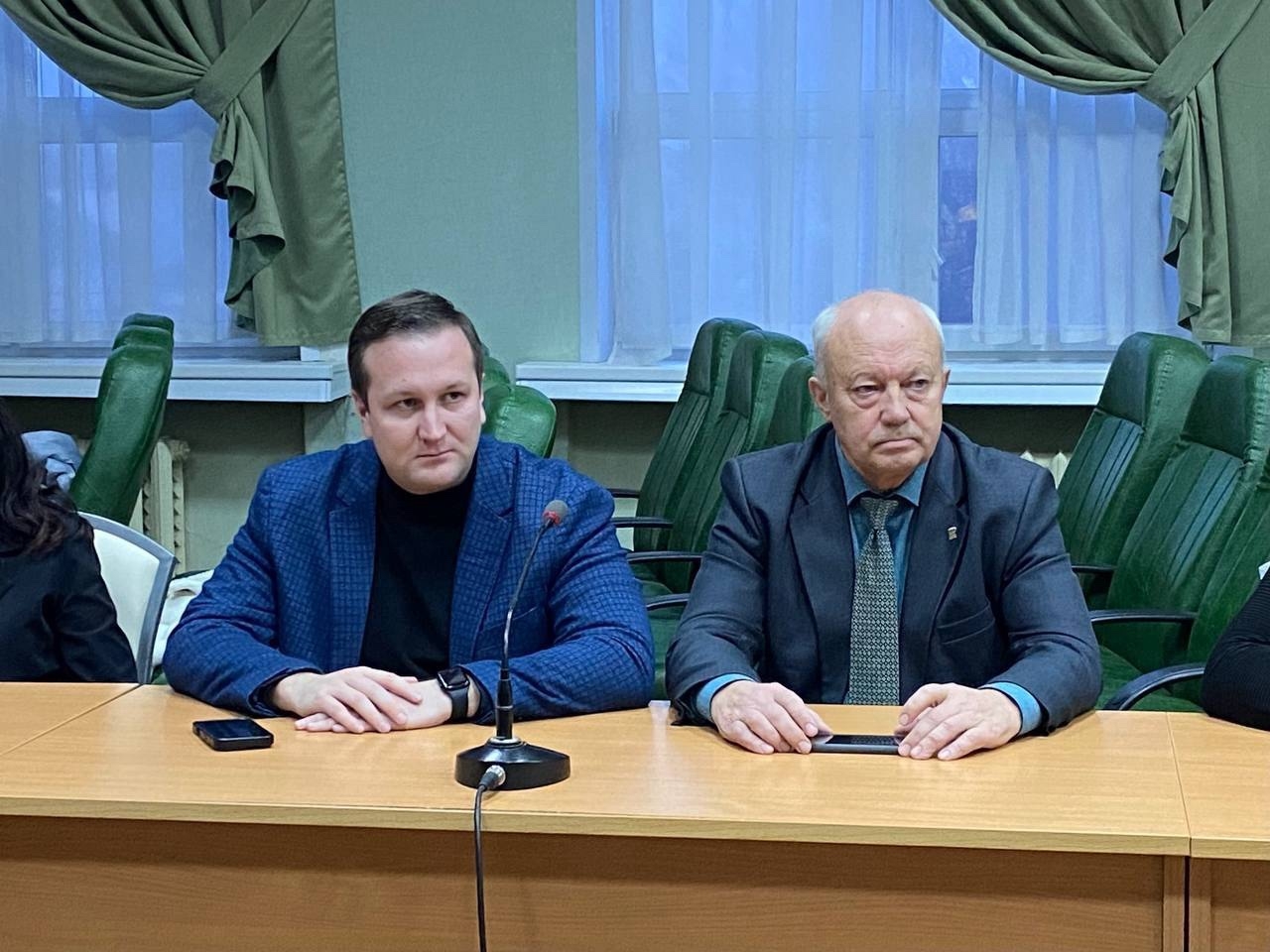 Как увековечить память земляков решали жители округа в администрации