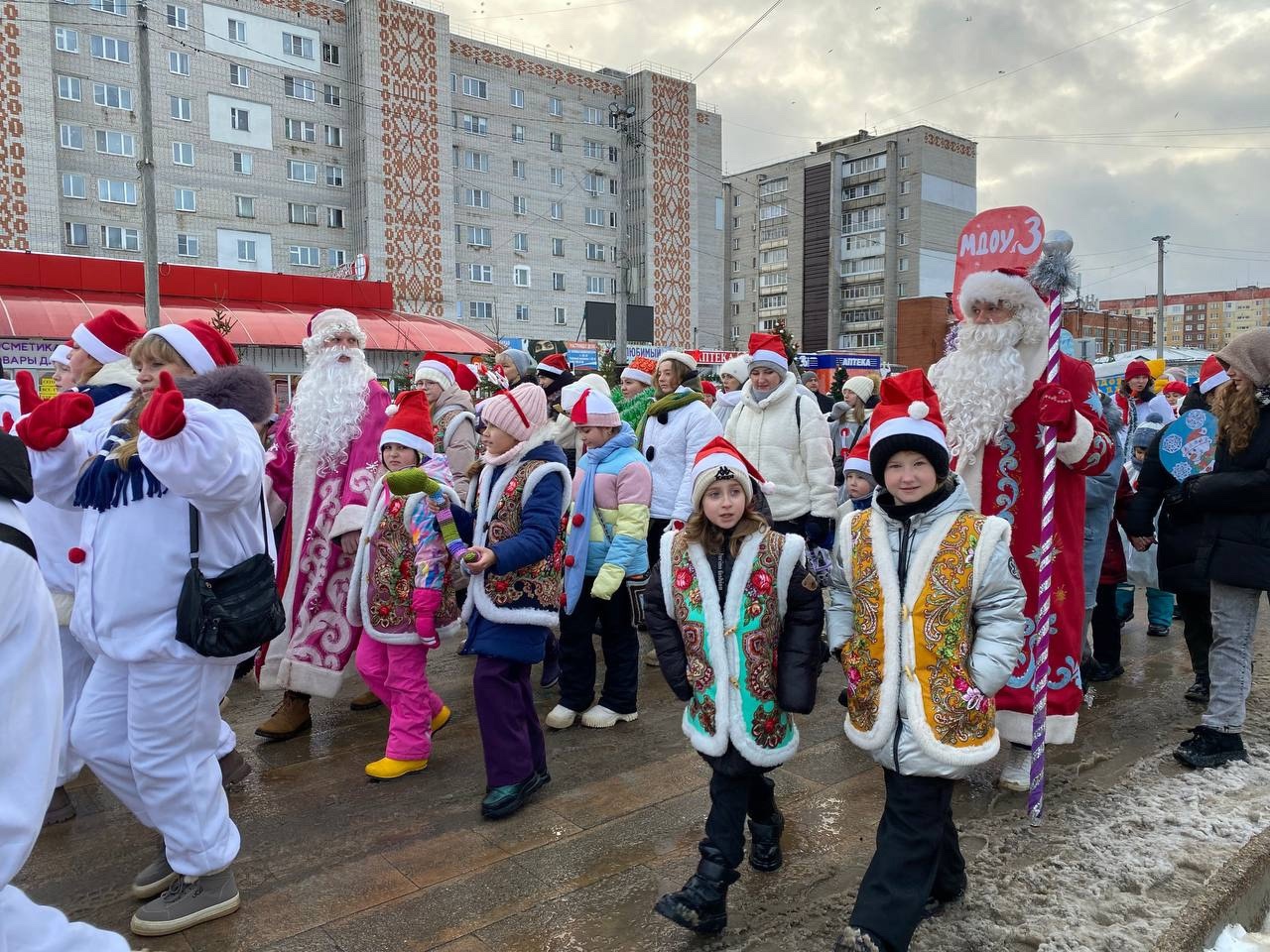 Снеговики покорили Тутаев! Зимнее шествие подарило городу море позитива