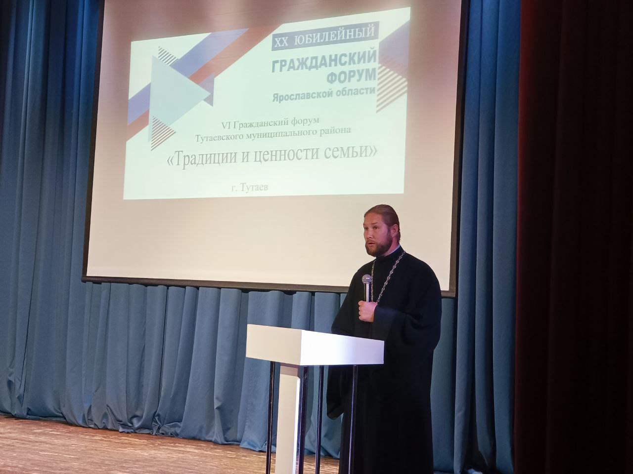Семейные традиции и ценности поддержали на Гражданском форуме