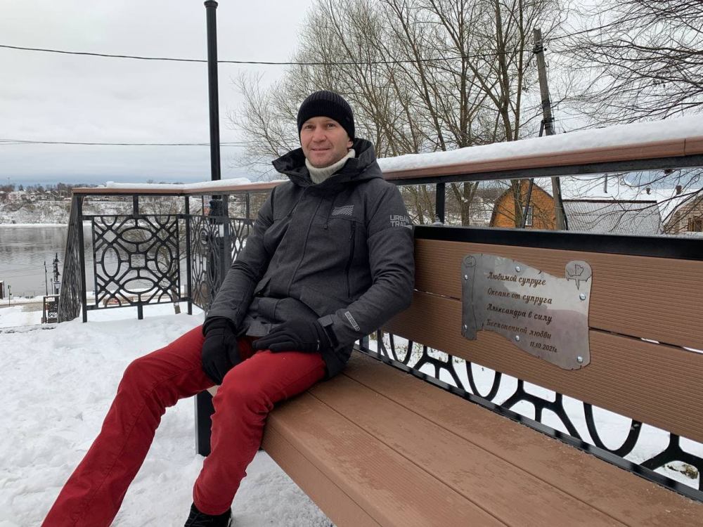 Житель Тутаева Александр Волков подарил городу скамьи