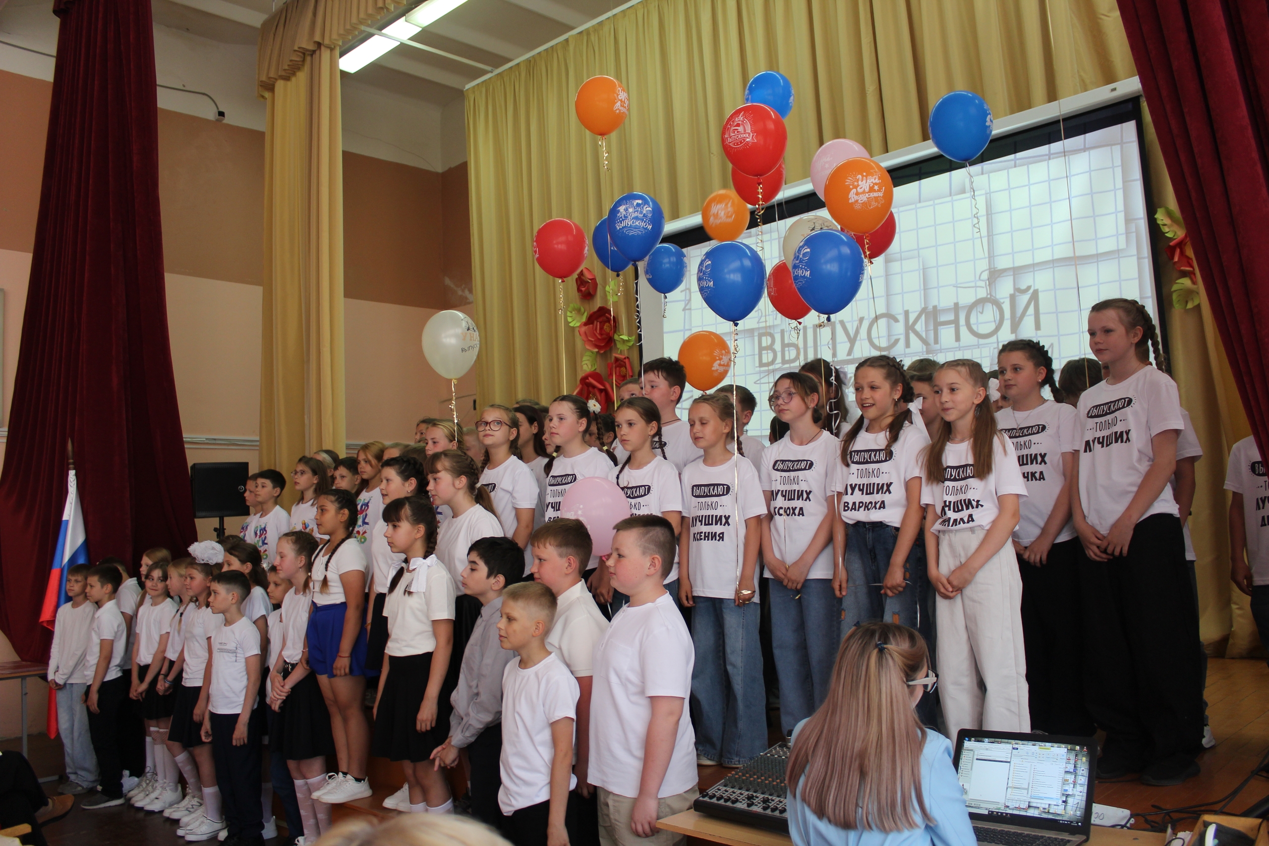 Первые шаги во взрослую жизнь: школьные годы остаются в сердце навсегда 