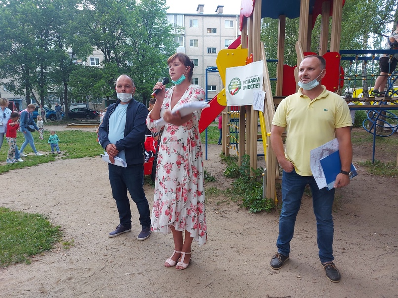 Сейчас в Тутаеве проходит собрание с жителями домов по улице Комсомольская 46,48 50, 54 по губернаторскому проекту "Решаем Вместе" на 2022 год