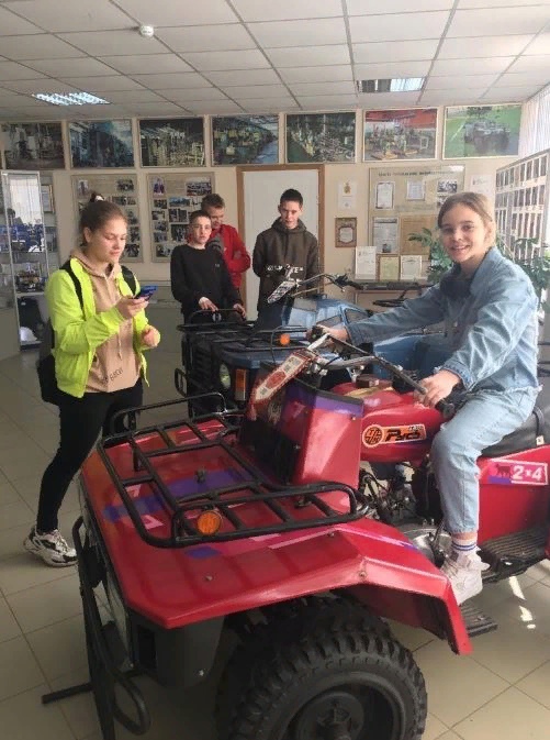 В рамках недели предпринимательства Тутаевский моторный завод посетили две группы учеников школы №3 г
