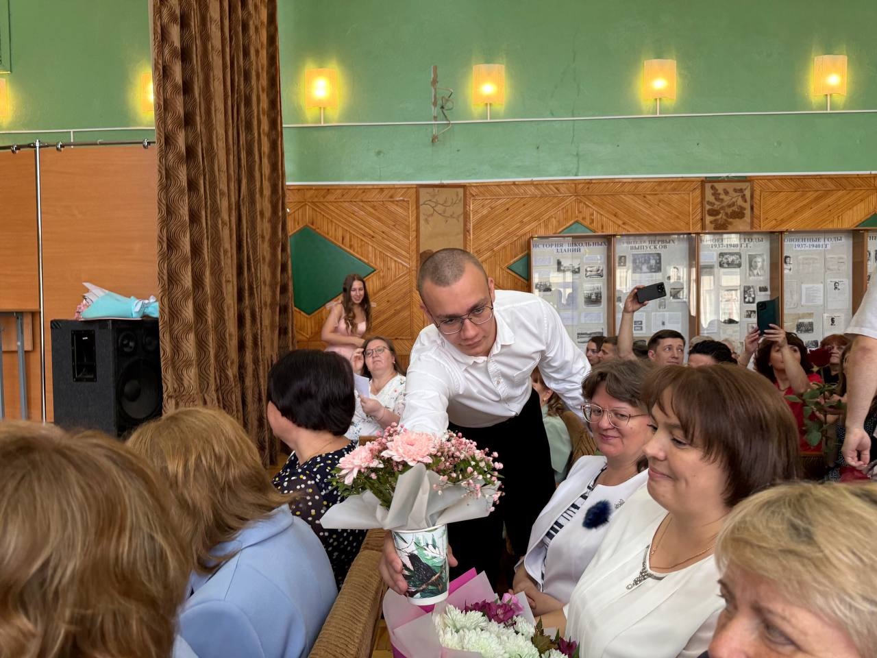 Яркий выпускной в первом лицее