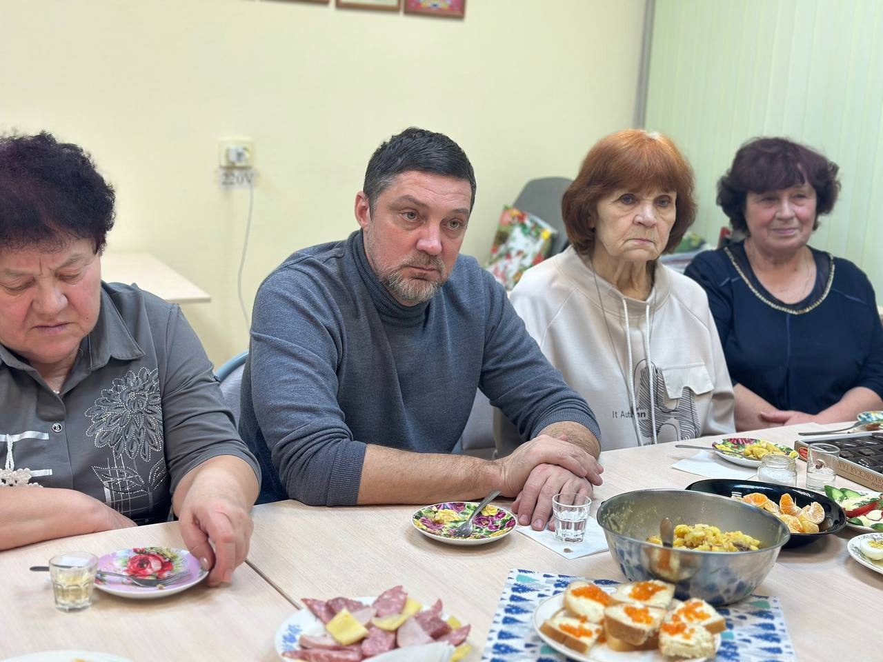 Тепло предновогодней встречи: глава района и ветераны подвели итоги года
