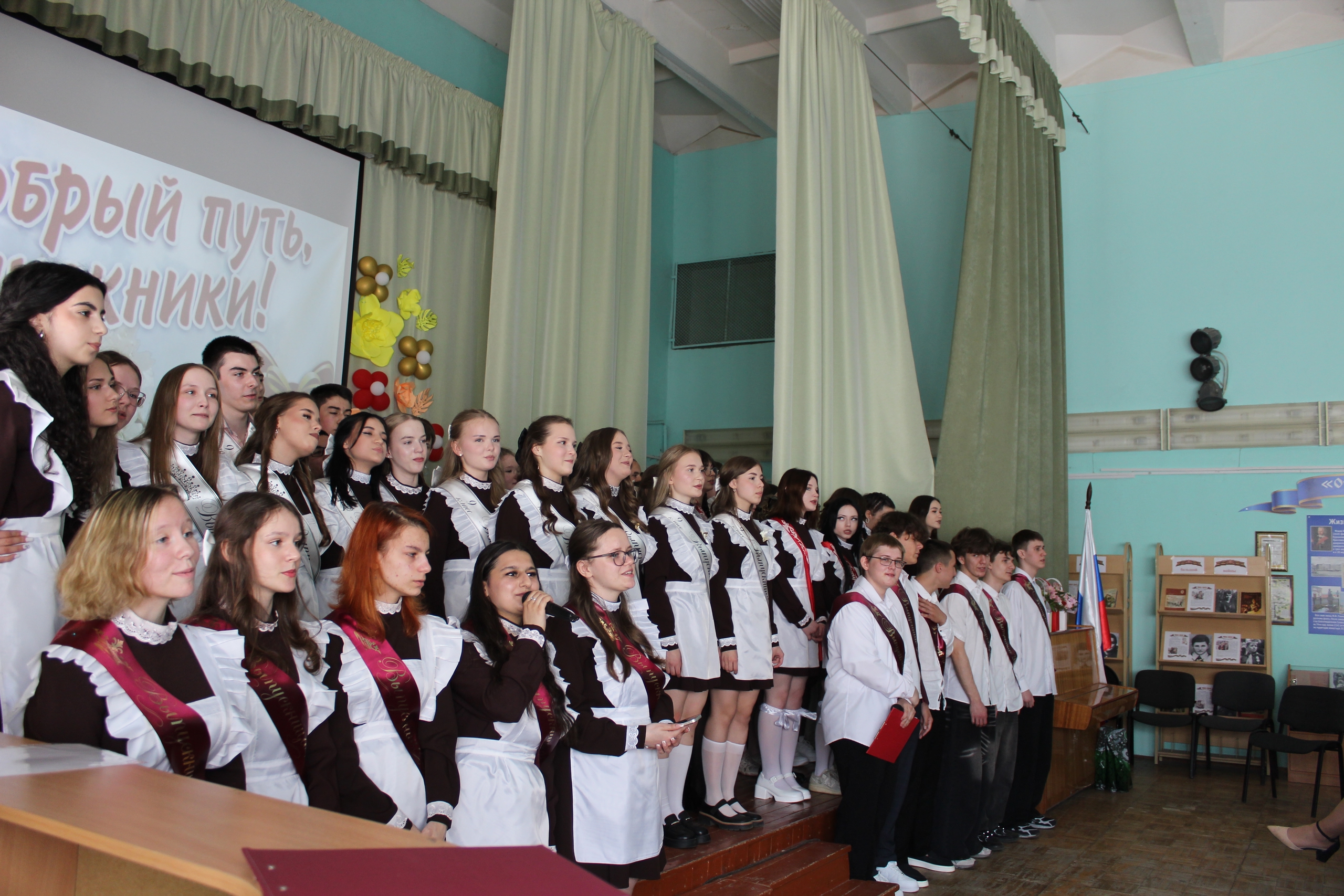 Первые шаги во взрослую жизнь: школьные годы остаются в сердце навсегда 